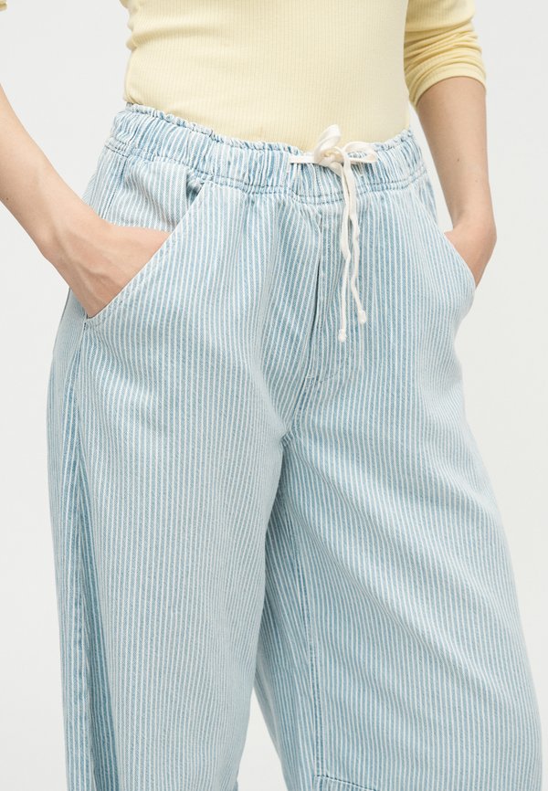 Gap Tall HORSESHOE EASY RAILROAD STRIPE