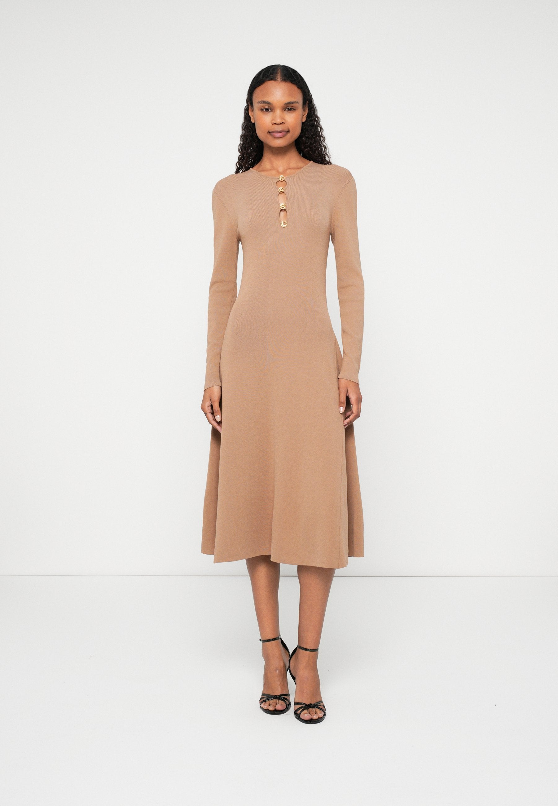 DAILY DRESS Media 3
