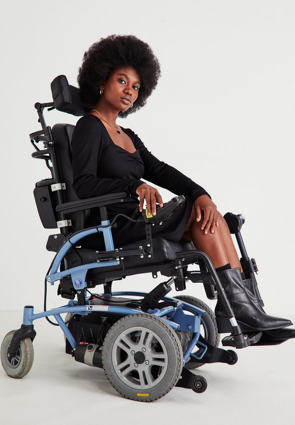 Even&Odd ADAPTIVE - LONG SLEEVES FLARED MINI DRESS