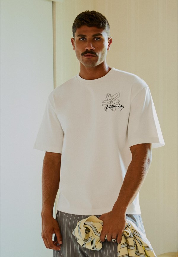 Bershka EMBROIDERED SHORT SLEEVE - T-SHIRT - Print T-shirt - white