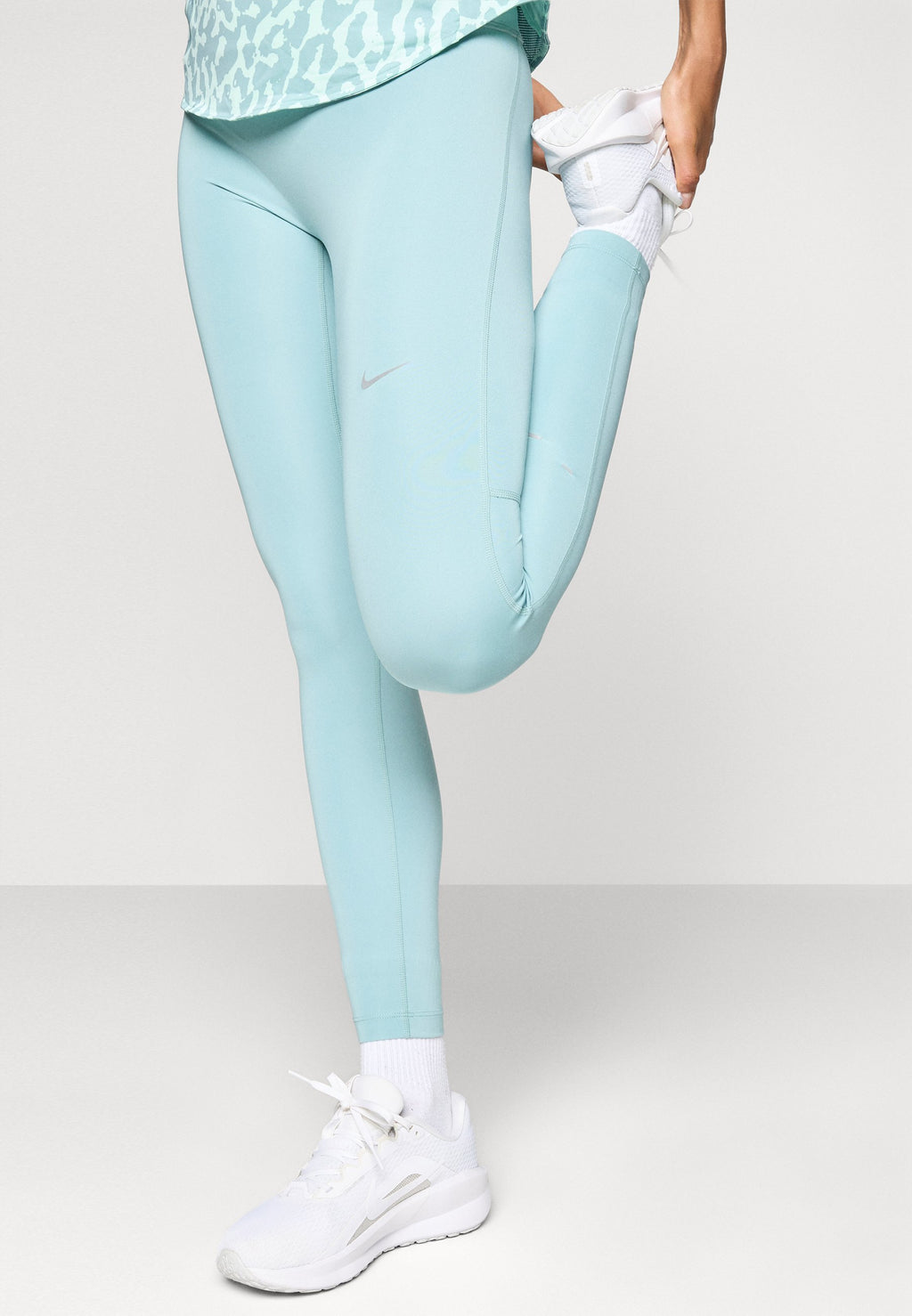 Nike Performance TEMPO