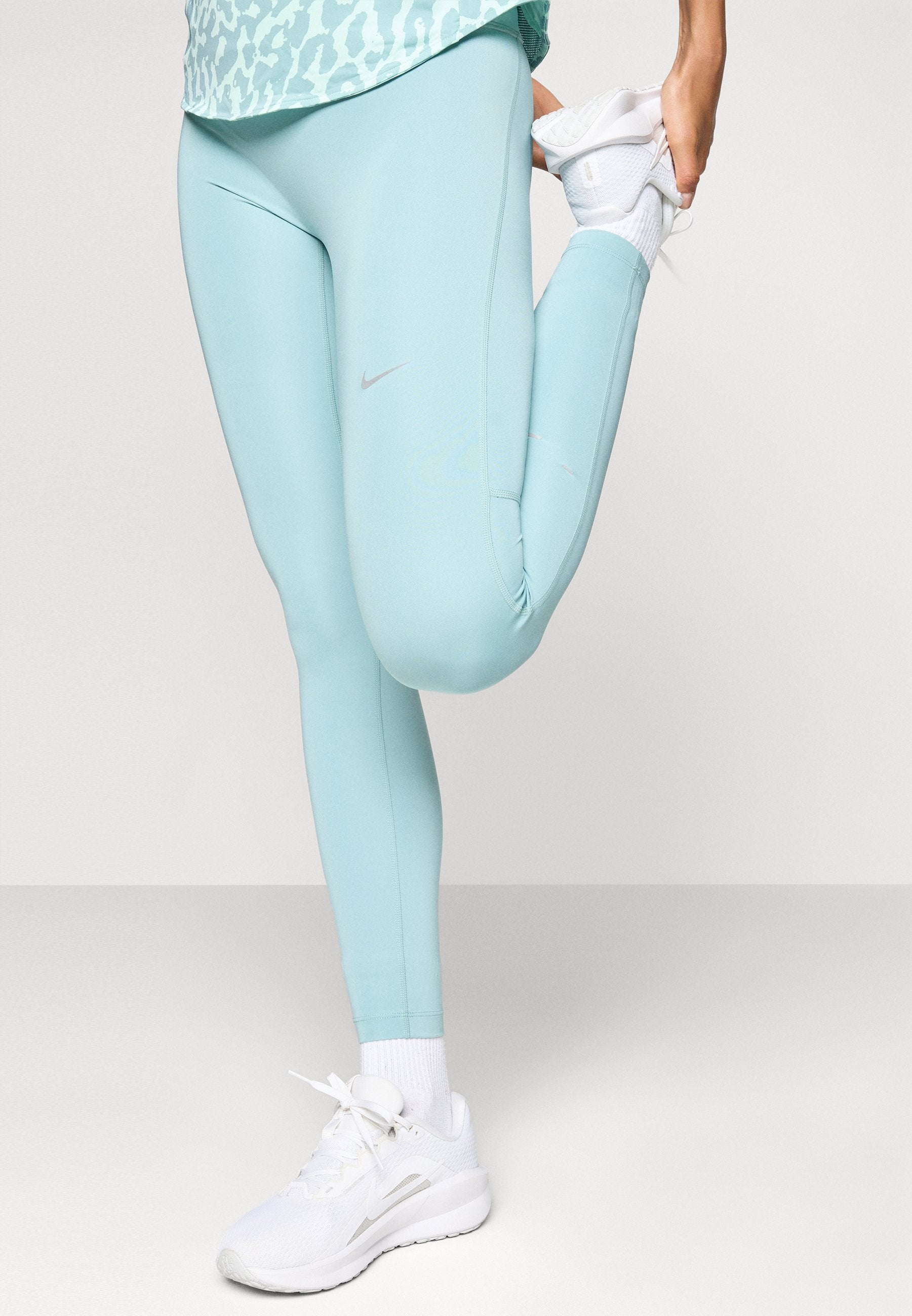 Nike Performance TEMPO