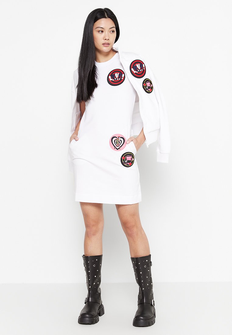 Love Moschino