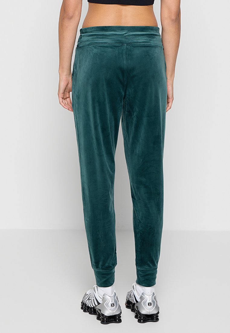 DKNY Sport SLIM FIT