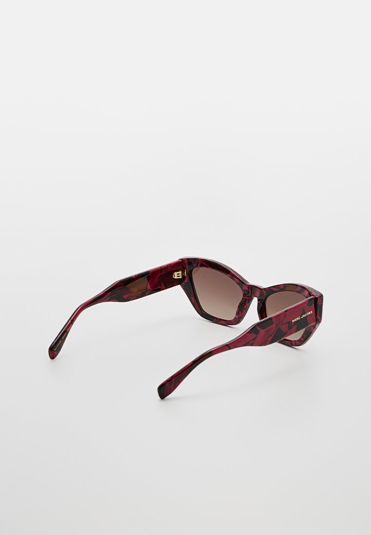 MARC JACOBS