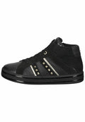 Schwarze High-Top-Sneaker aus Leder und Wildleder. Mit kontrastierenden weißen Streifen und kleinen metallischen Nieten. Texturiertes Detail an der Seite.