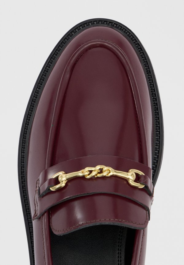 Steve Madden HUDDLES