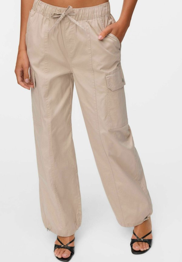 Vero Moda Cargo VMKARLIE Mid waist Cargo - Cargo trousers - silver lining