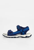 Kinder-Navy-Blauer Open-Toe-Sandale mit verstellbaren Riemen, gemustertem Stoff, gepolsterter Sohle und weiß-schwarzer profillierter Außensohle.