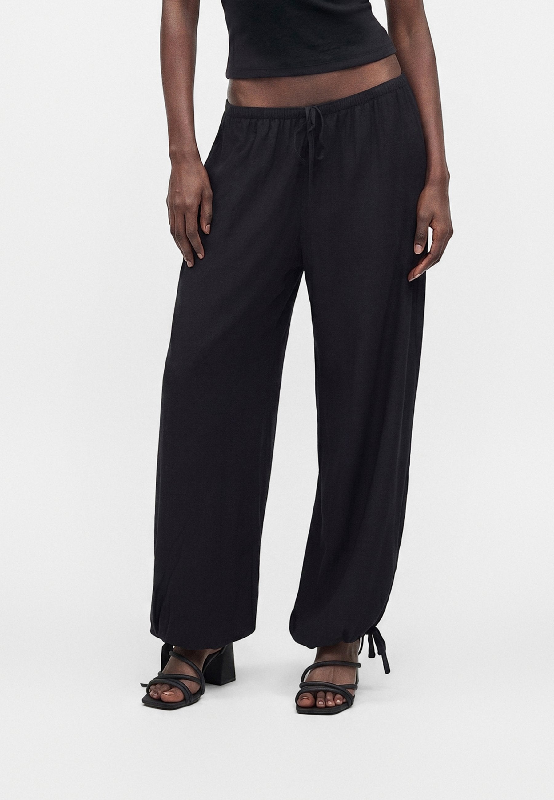 Abercrombie & Fitch CRINKLE BALLOON PULL ON PANT