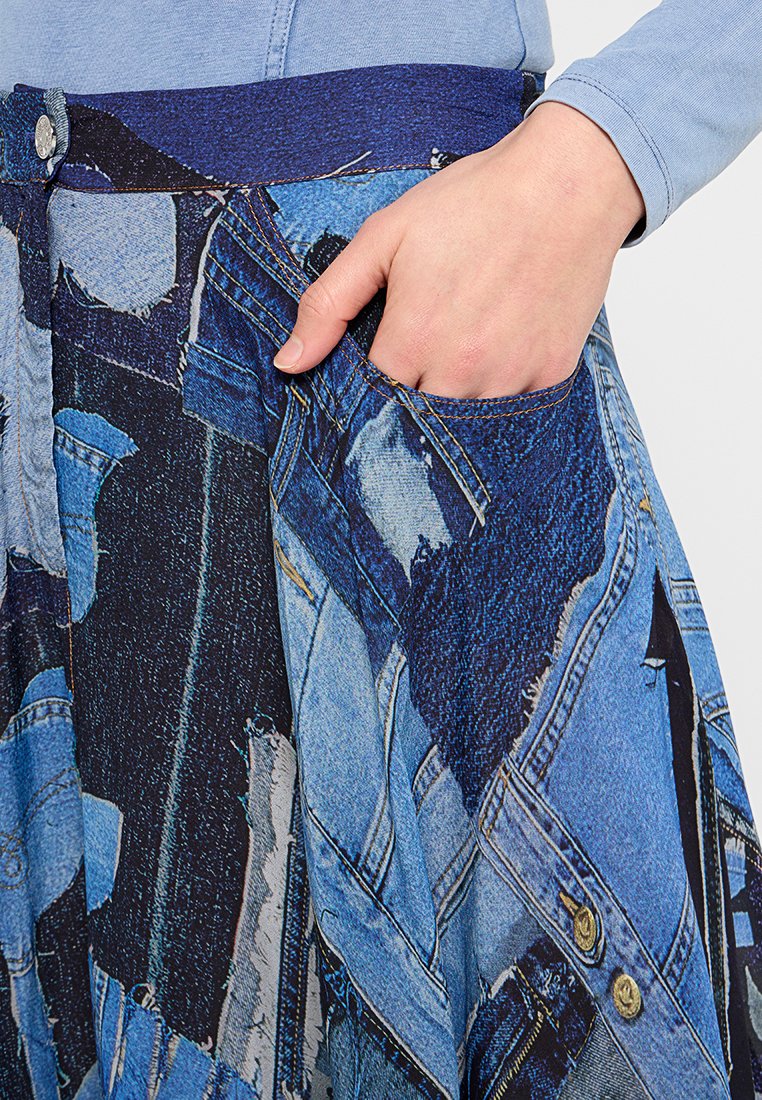 MOSCHINO JEANS