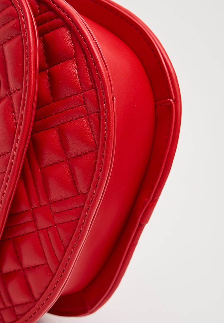 Love Moschino