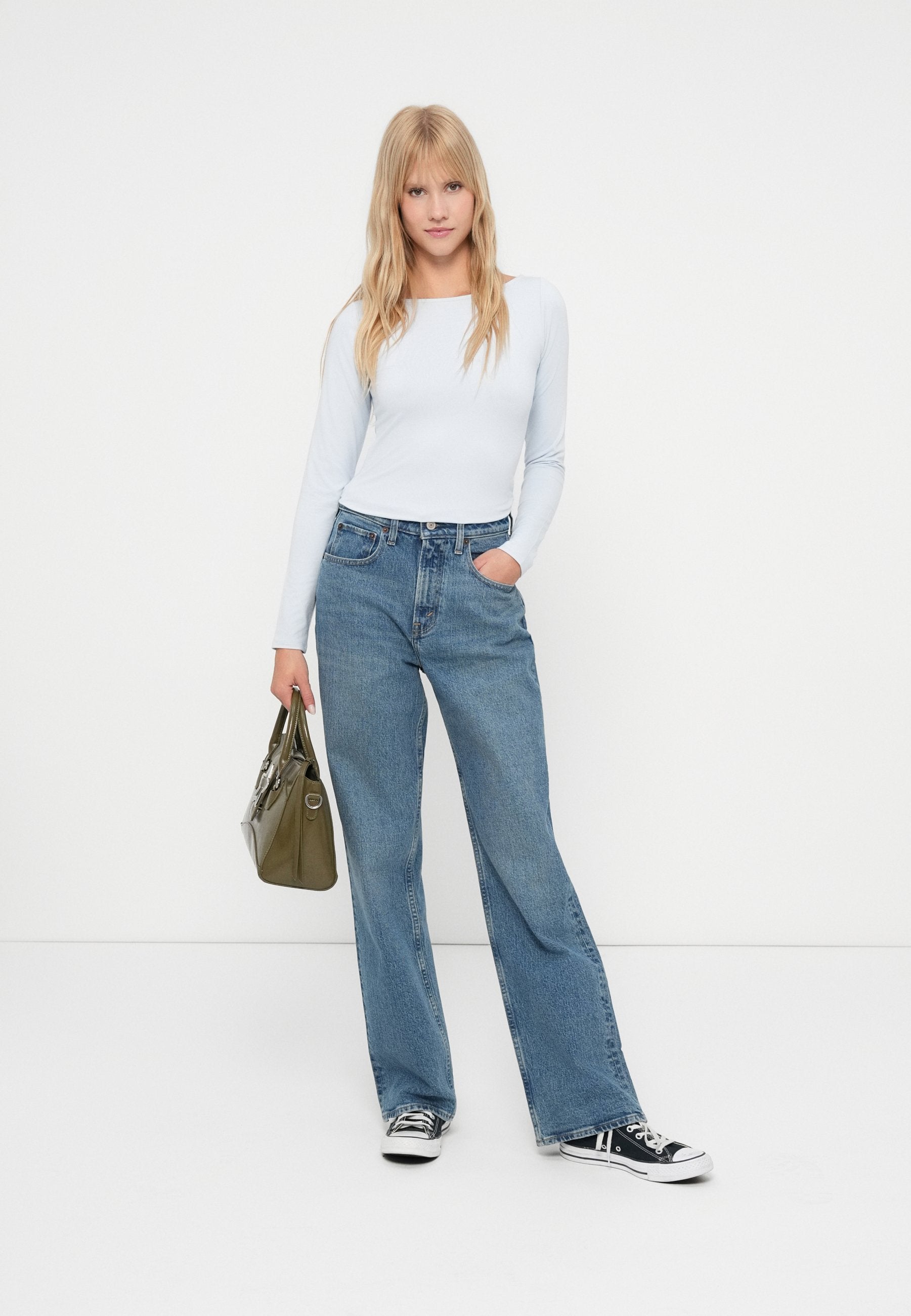 Hollister Co. FLAT SLASH