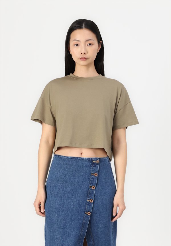 Noisy May Short sleeved semi cropped