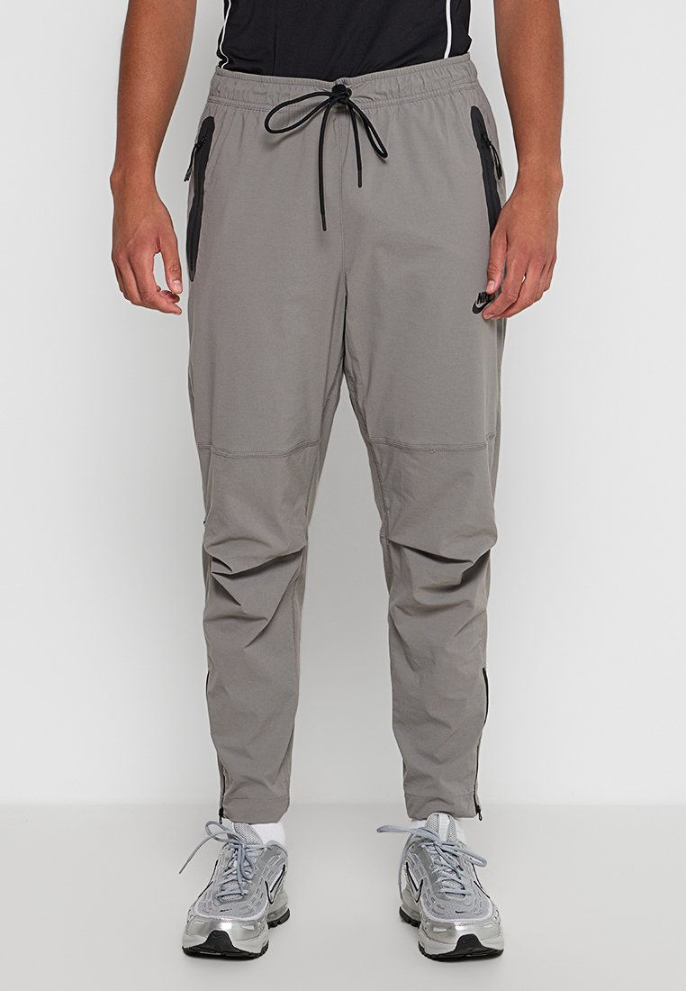 Nike Sportswear REGULAR FIT