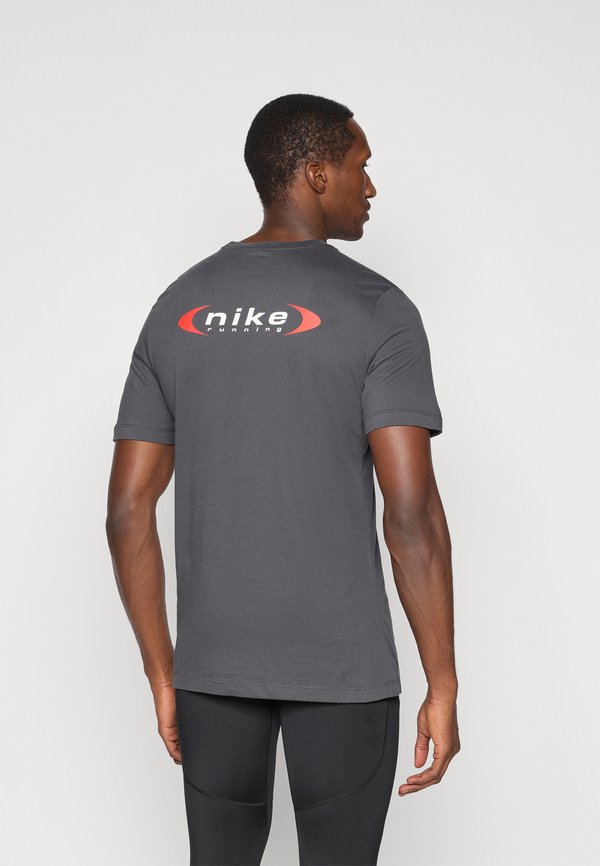 Nike Performance TEE RETRO RUN - Sports T-shirt - anthracite