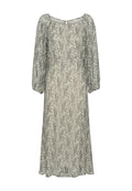 Langärmliges Kleid in hellem Creme mit einem schwarzen Blättermuster, mit einem quadratischen Ausschnitt und einem lockeren, fließenden Schnitt. Weicher, strukturierter Stoff.