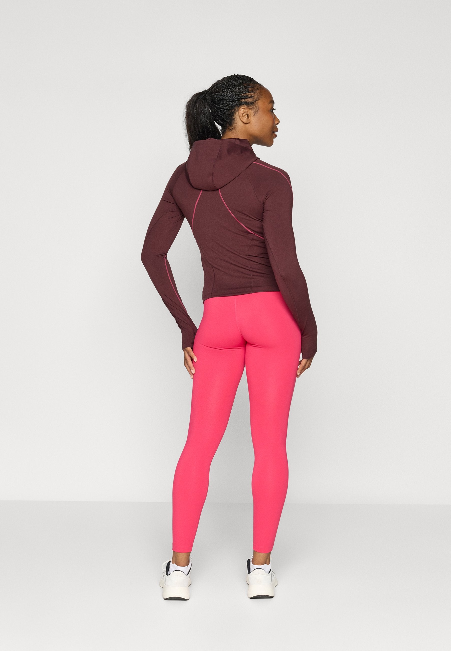 Nike Performance ONE