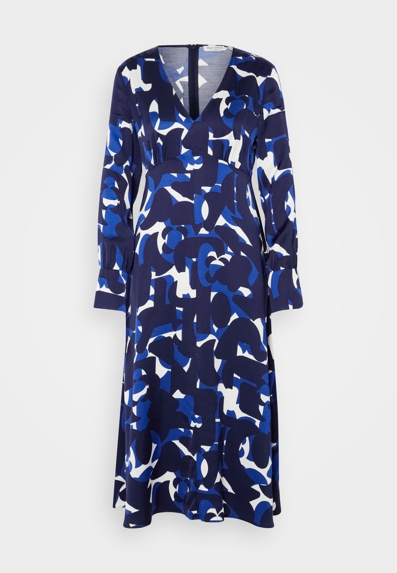 Marineblaues und weißes Kleid mit abstrakten blauen Mustern, langen Ärmeln, V-Ausschnitt und einem Reißverschluss hinten. Weicher Stoff und fließende Silhouette.