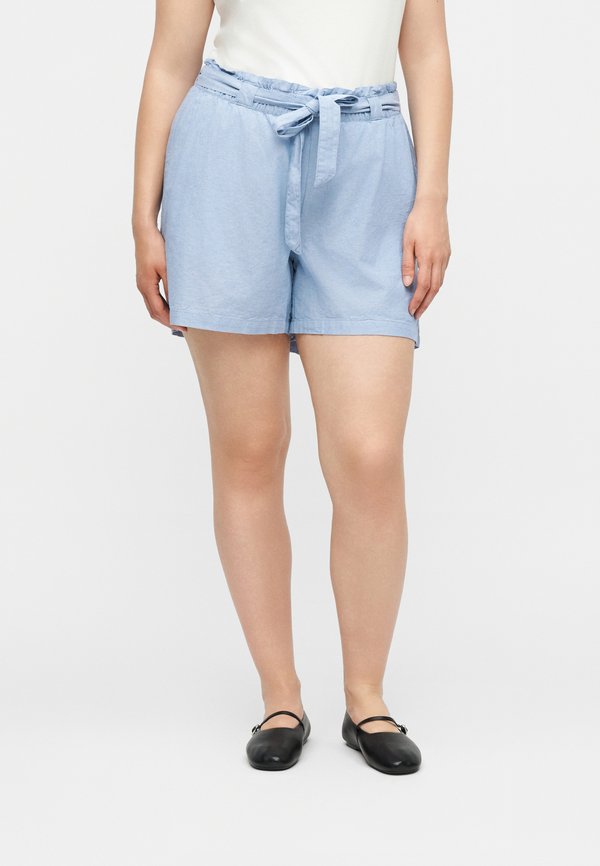 Vero Moda Curve VMCNORMA - Shorts - light blue melange