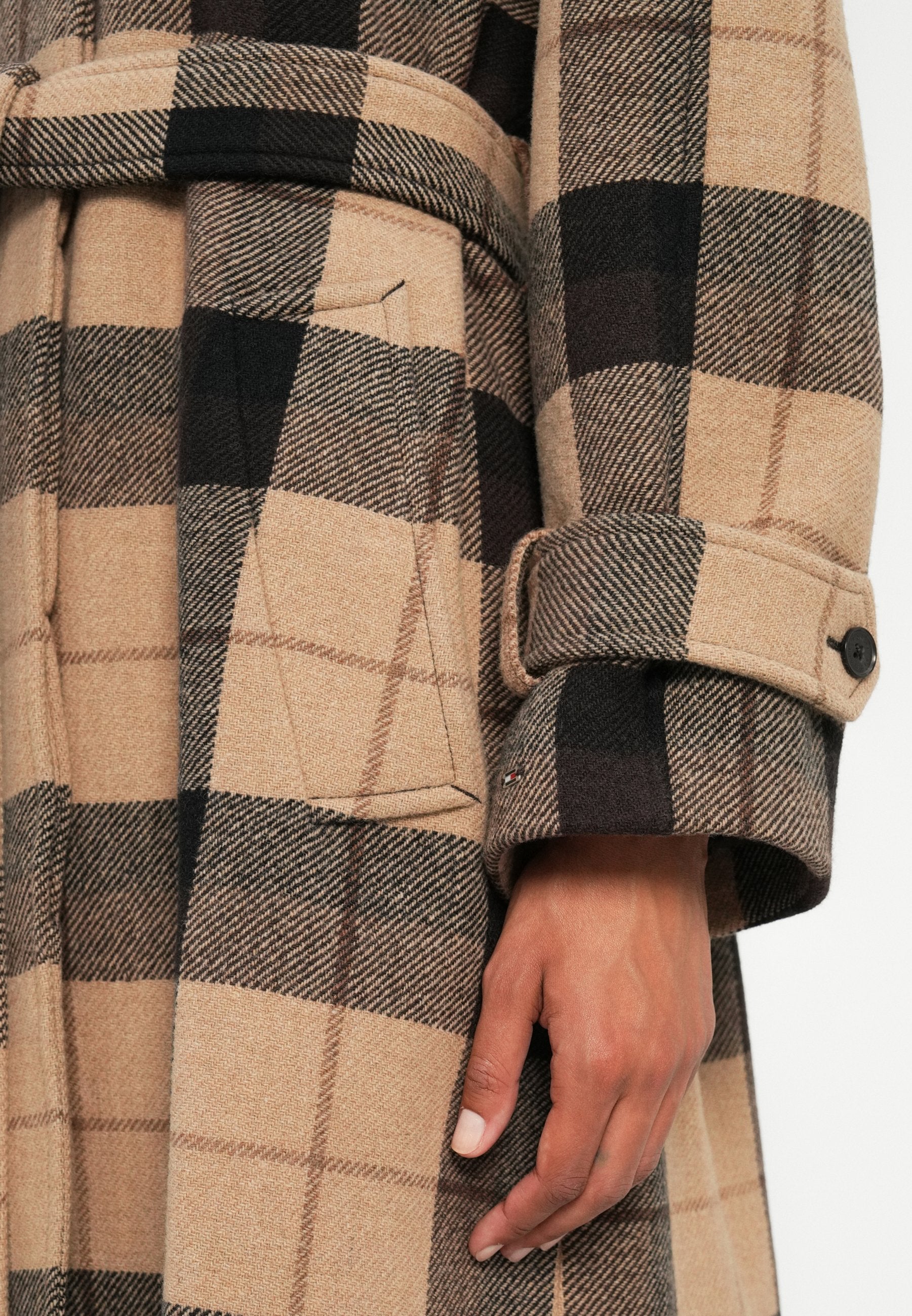 CHECK BELTED COAT Media 6