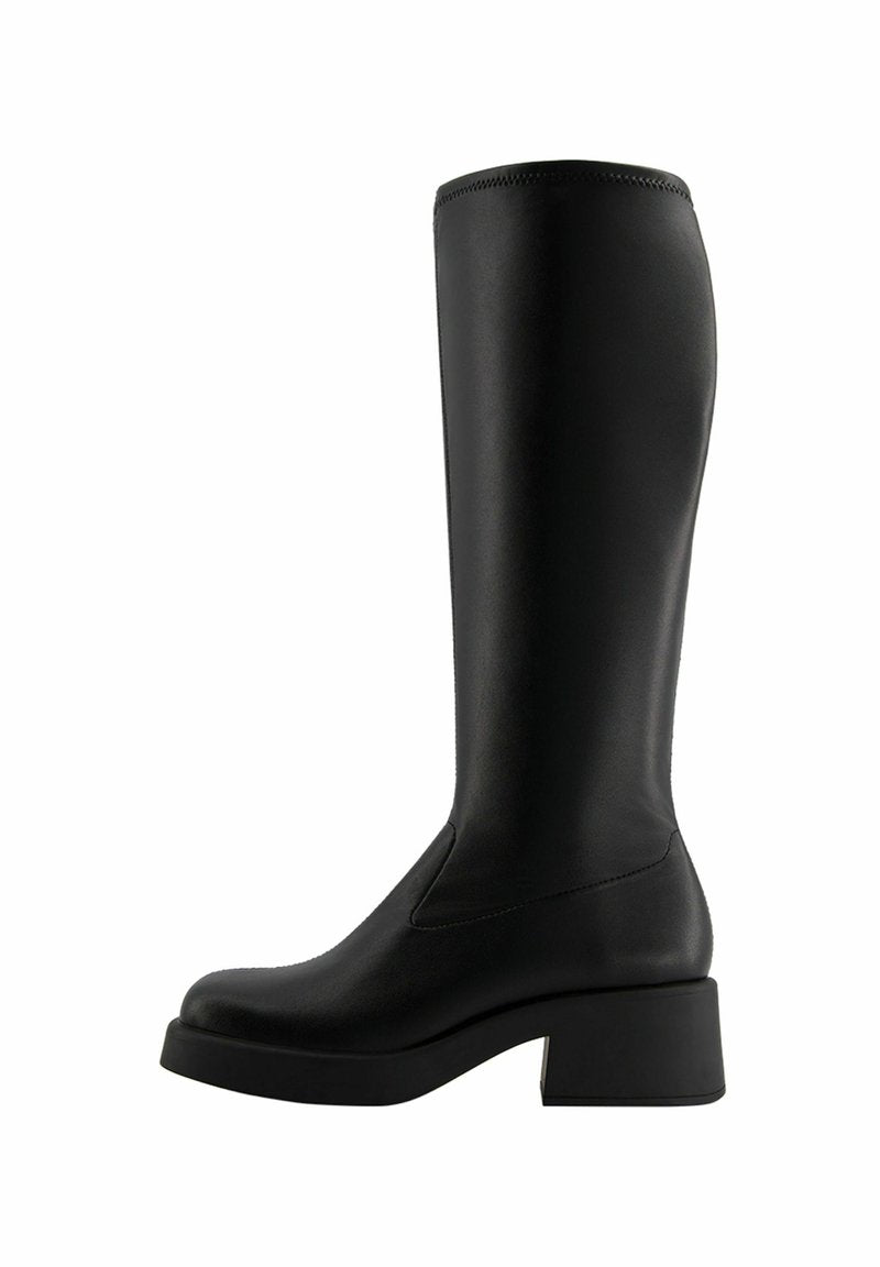 Schwarze Stiefel bis zum Knie aus glattem, synthetischem Material, mit einem quadratischen Blockabsatz und minimalistischen Nähten für ein elegantes Design.