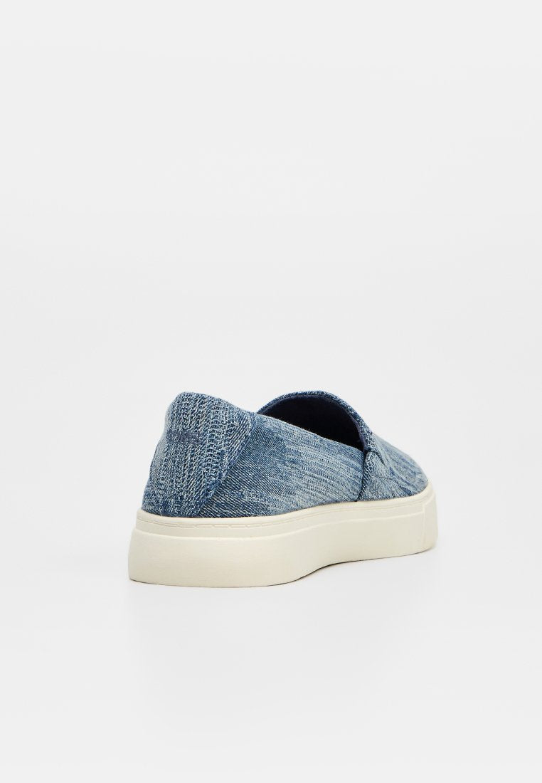 TOMS KAMERON