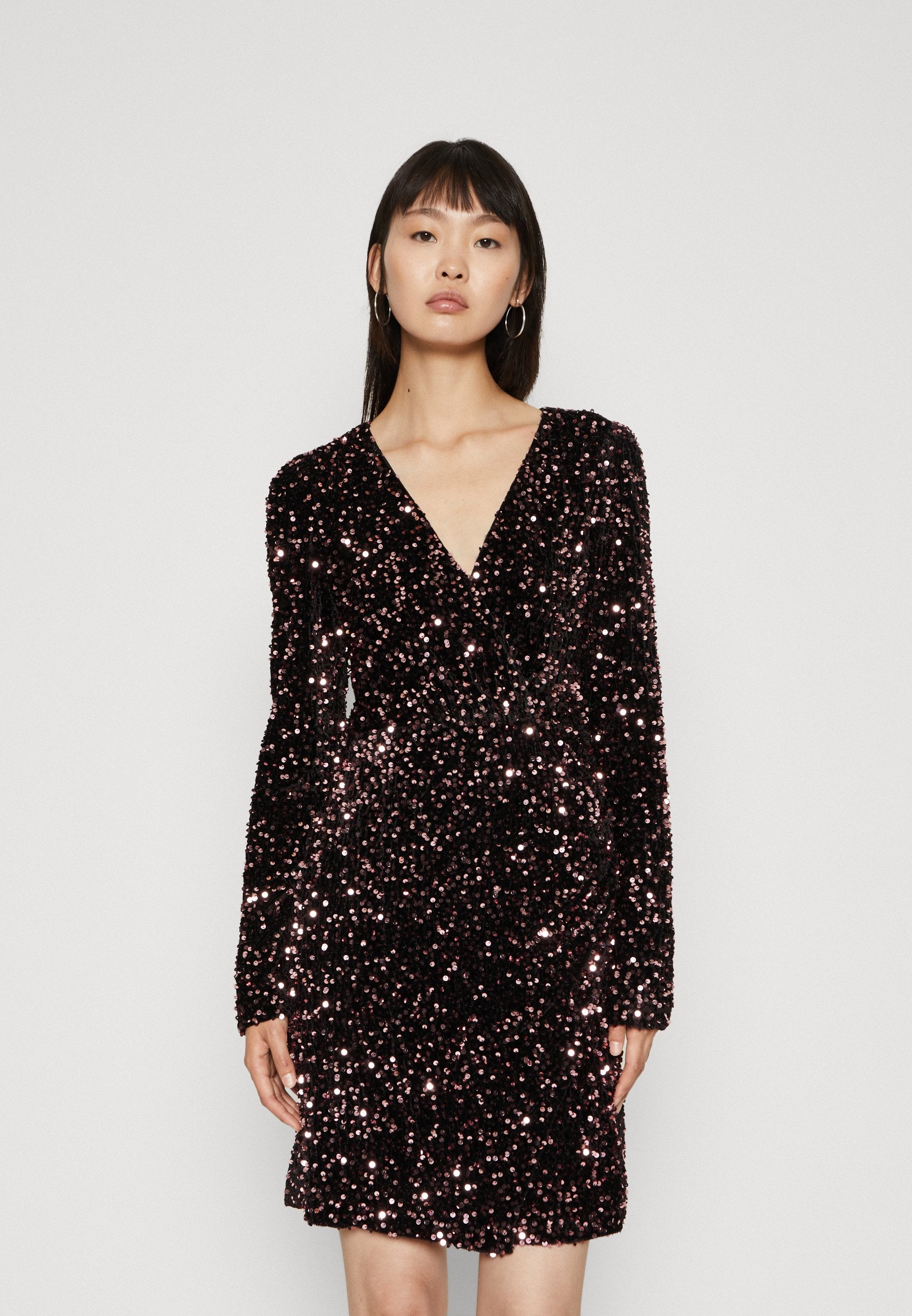 ONLANIKA WRAP SEQUIN SHORT DRESS Media 3