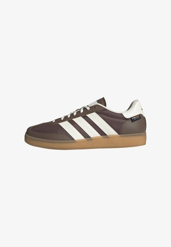 adidas Performance ADIDAS PERFORMANCE TRAINING SPEZIAL UNISEX - Training shoe - earth strata   off white   earth strata