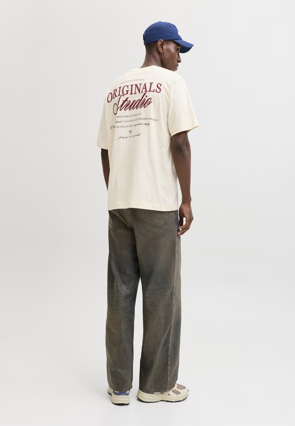 Jack & Jones JORNORREBRO TYPO TEE SS CREW NECK NOOS - Print T-shirt - antique white