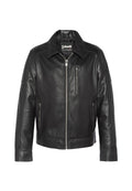 Schwarze Lederjacke mit einem Reißverschluss vorne, breitem Kragen und zwei Seitentaschen. Verfügt über eine Reißverschlusstasche auf der Brust und eine glatte Oberfläche.