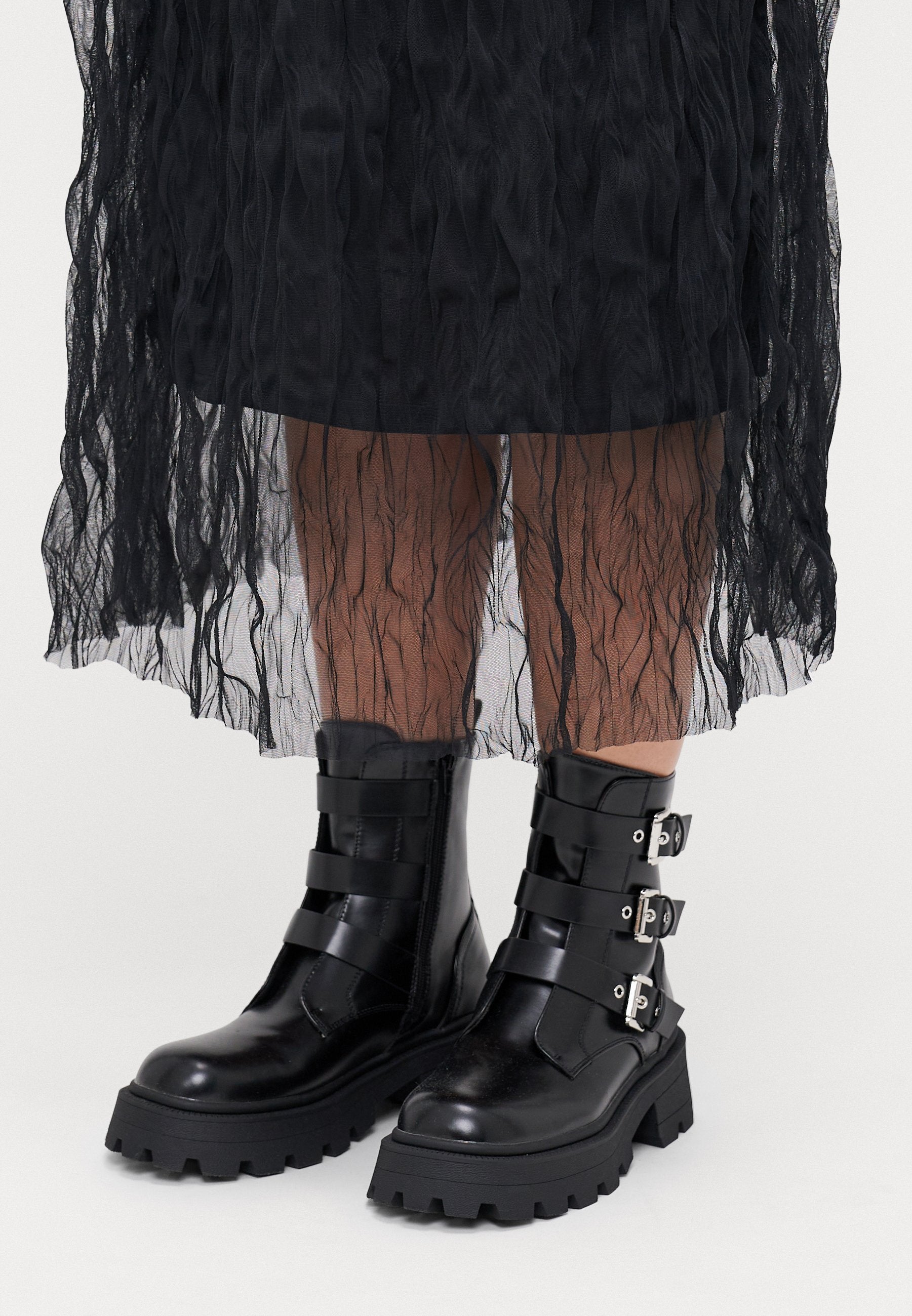 CARSADE SKIRT Media 6
