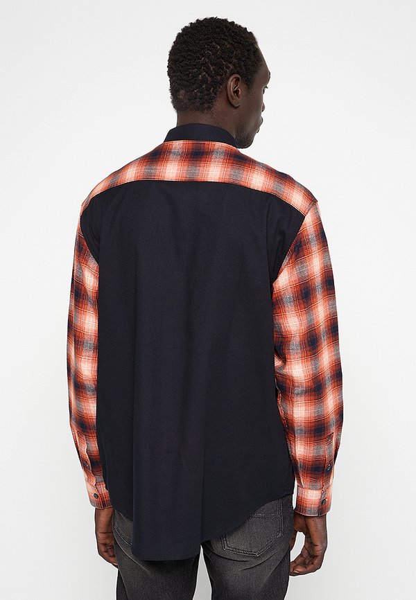 Armani Exchange LOOSE FIT