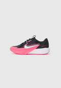Schwarzer und rosa Nike Sonic Fly Laufschuh mit weißem Swoosh-Logo und ComfiRide-Sohle, seitlich auf weißem Hintergrund dargestellt.