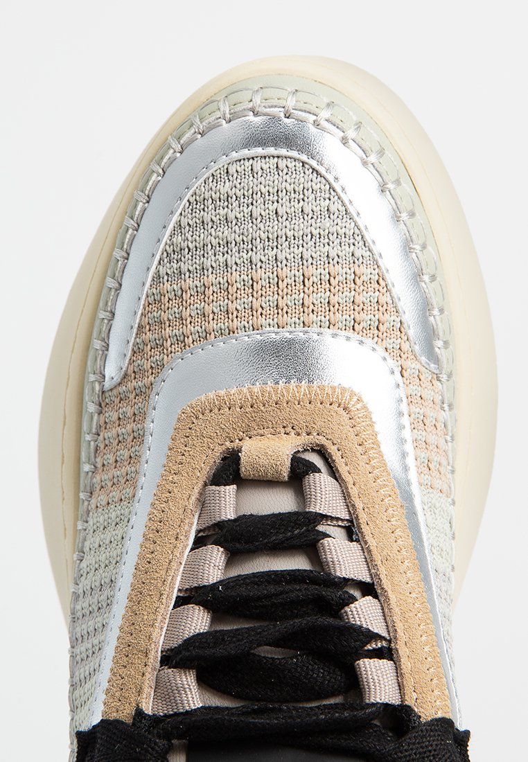 Steve Madden DOUBLETAKE