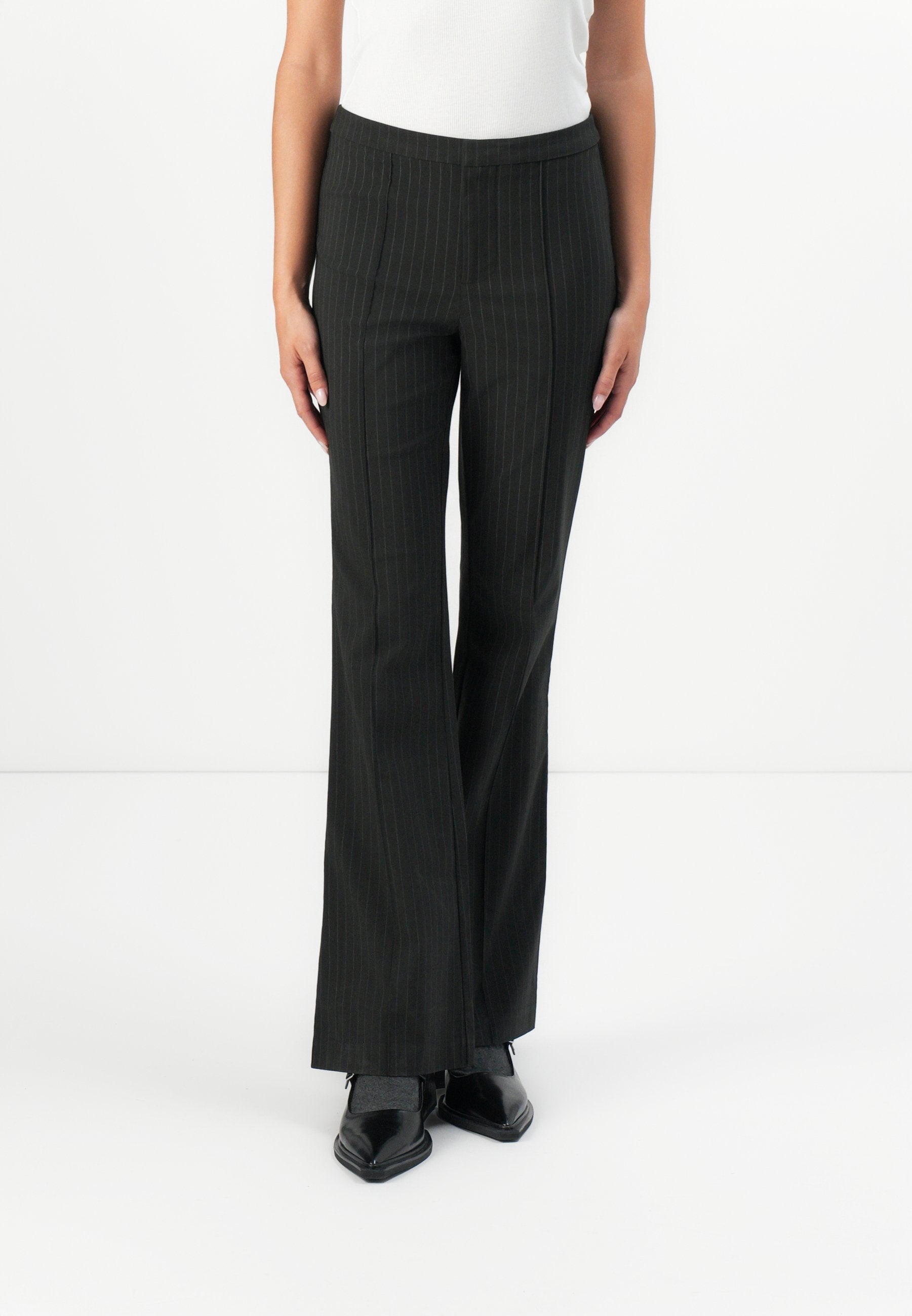 ONLPIXIE FLARED PINSTRIPE PANT Media 3