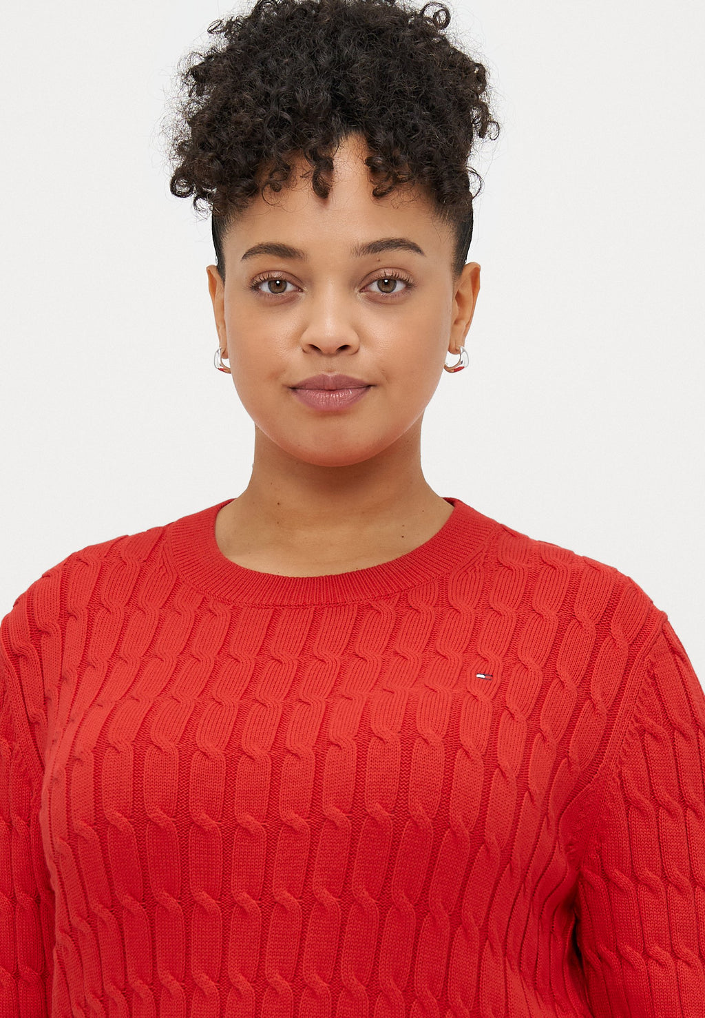 CURVE CABLE KNIT CREW NECK JUMPER Media 5