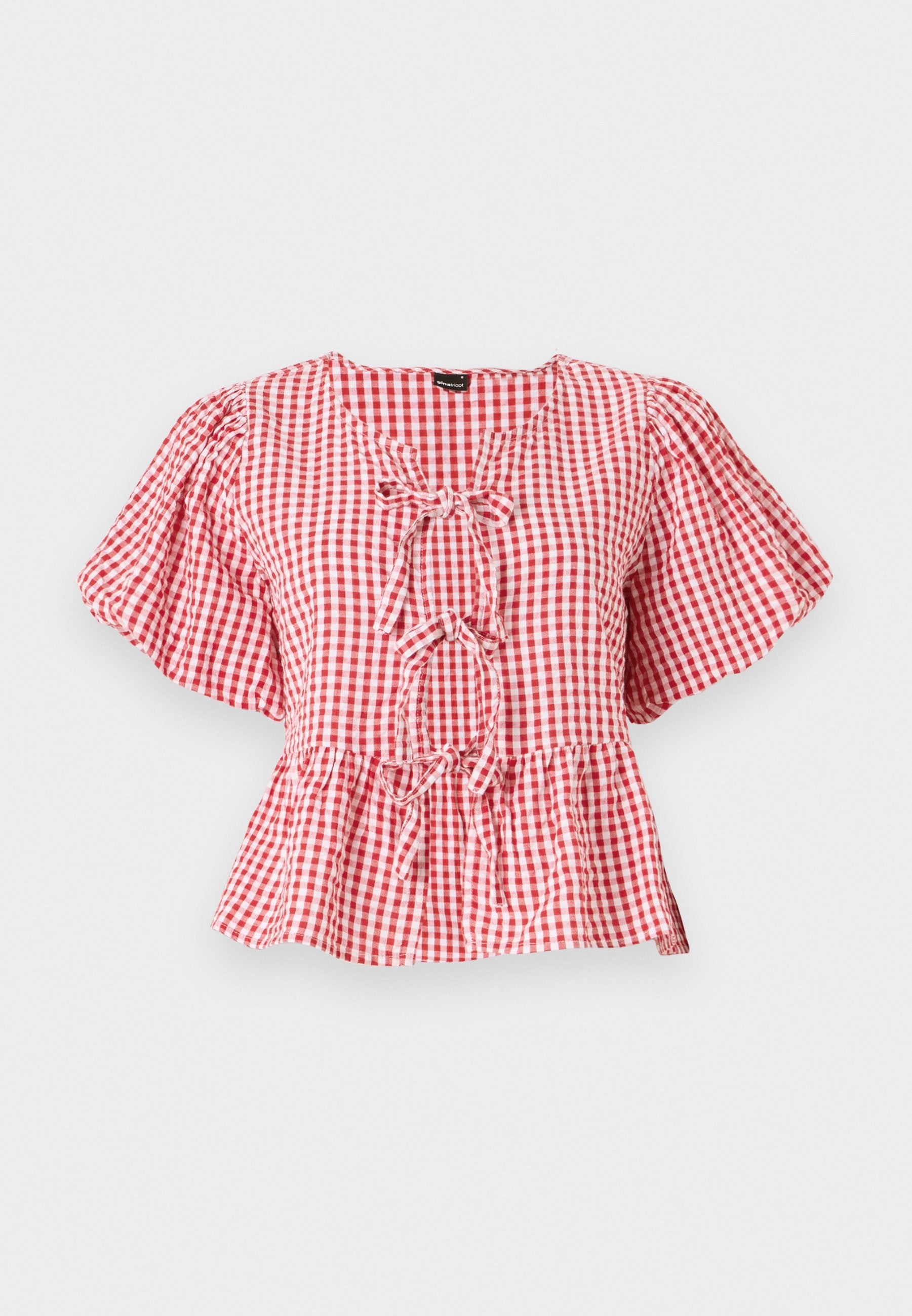 Rot-weißer karierter Bluse mit Puffärmeln, einer Krawattendetail am Hals und einem Peplum-Saum. Hergestellt aus leichtem Material.