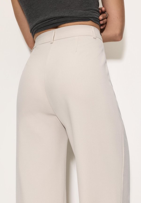 PULL&BEAR SEAMED