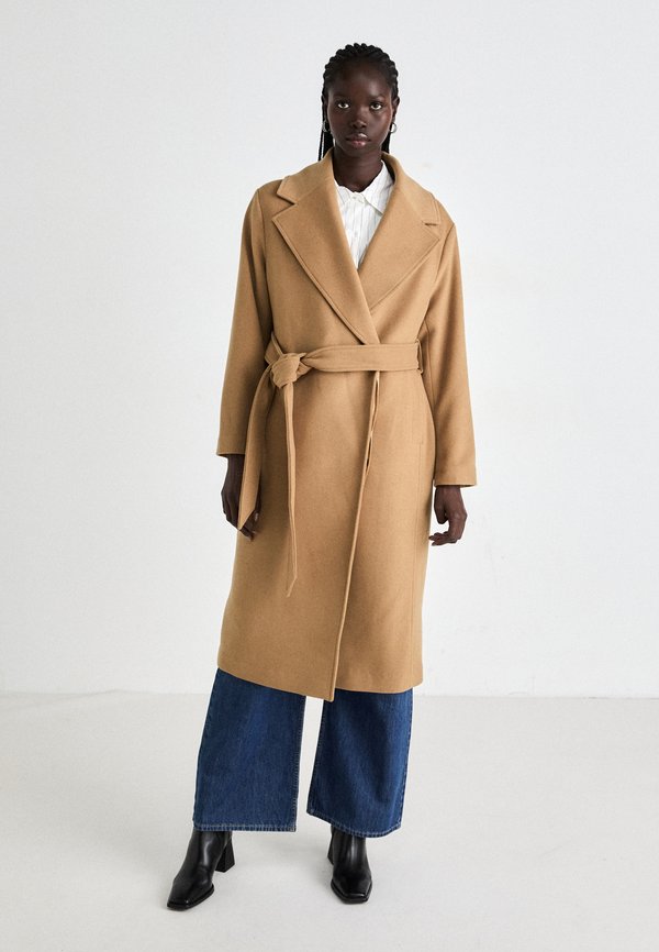 Lee COAT