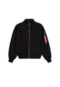 Schwarze Bomberjacke mit Reißverschluss vorne, zwei Seitentaschen, gerippten Bündchen und einer Tasche am linken Ärmel mit rotem Etikett.