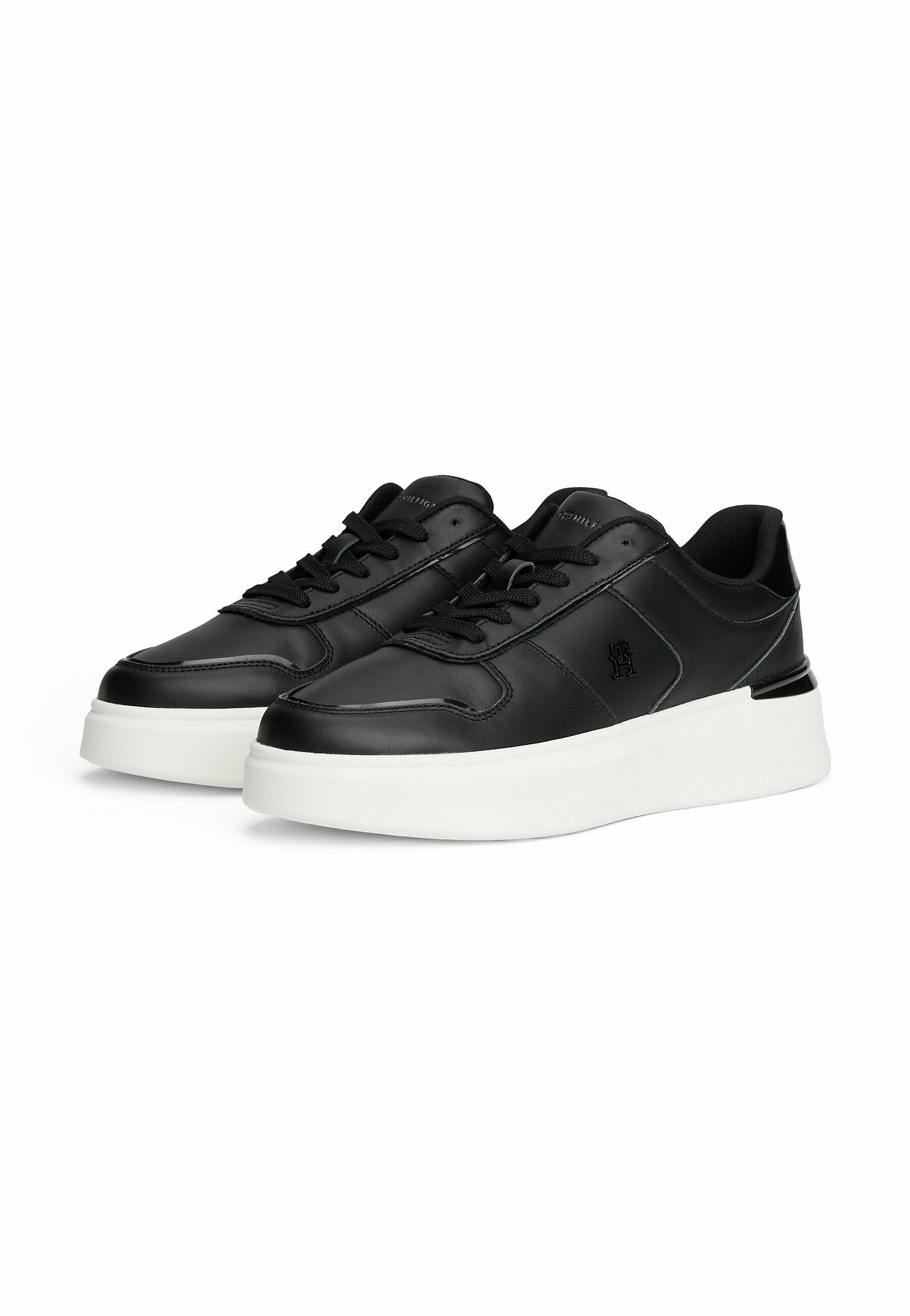 SNEAKER Media 2