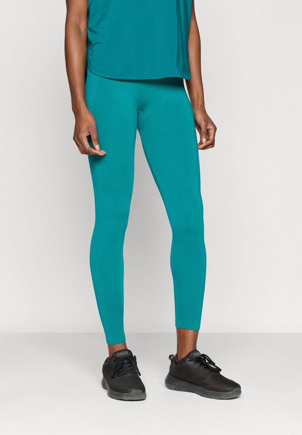 Stronger SEAMLESS CONTOUR SCRUNCH LEGGINGS