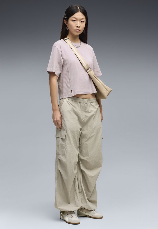 Puma HER RELAXED T-SHIRT - Basic T-shirt - misty pink