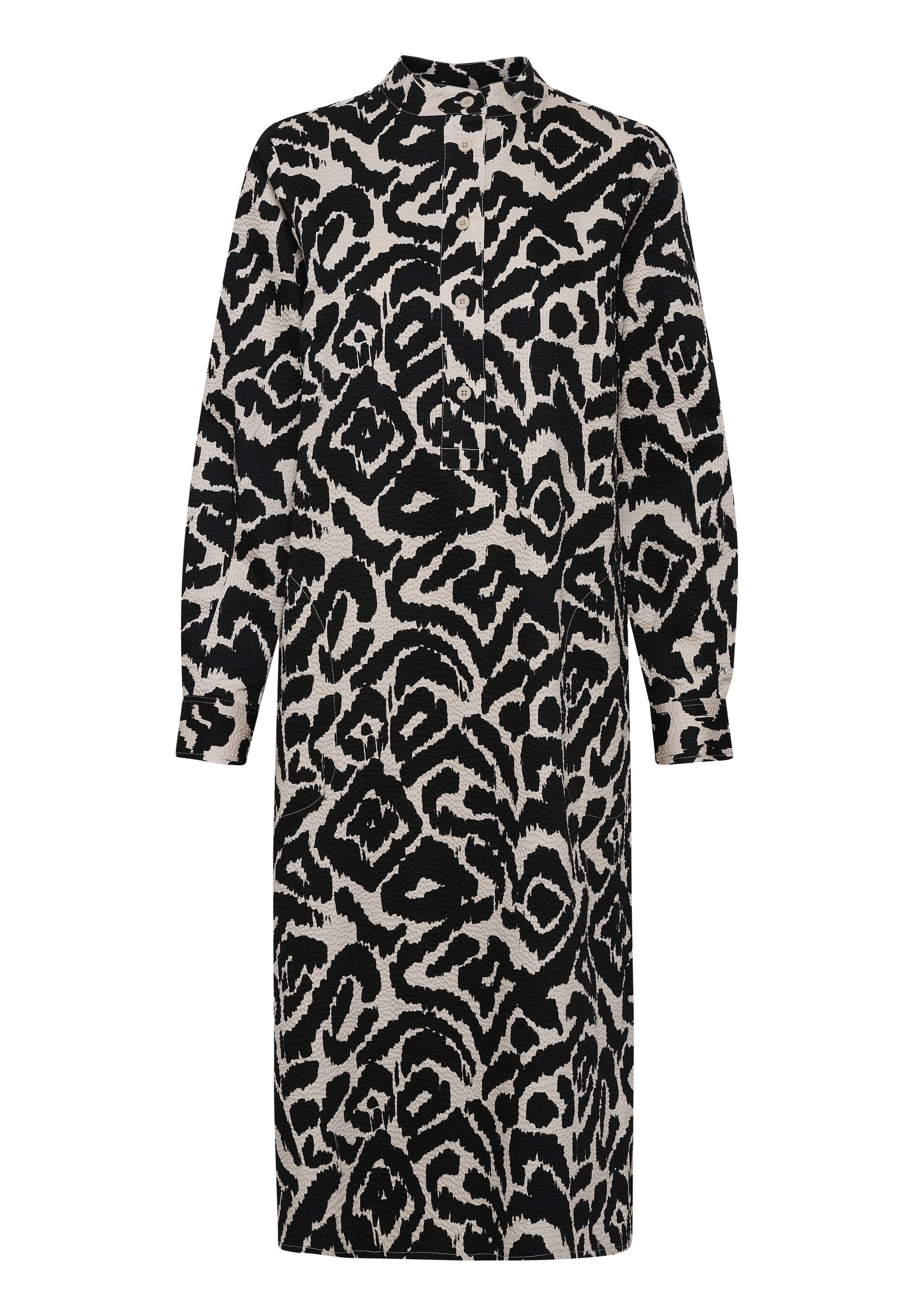 Langärmliges Kleid aus einem strukturierten, leichten Stoff mit einem schwarz-beige Tiermuster, hoher Kragen und Knopfleiste.
