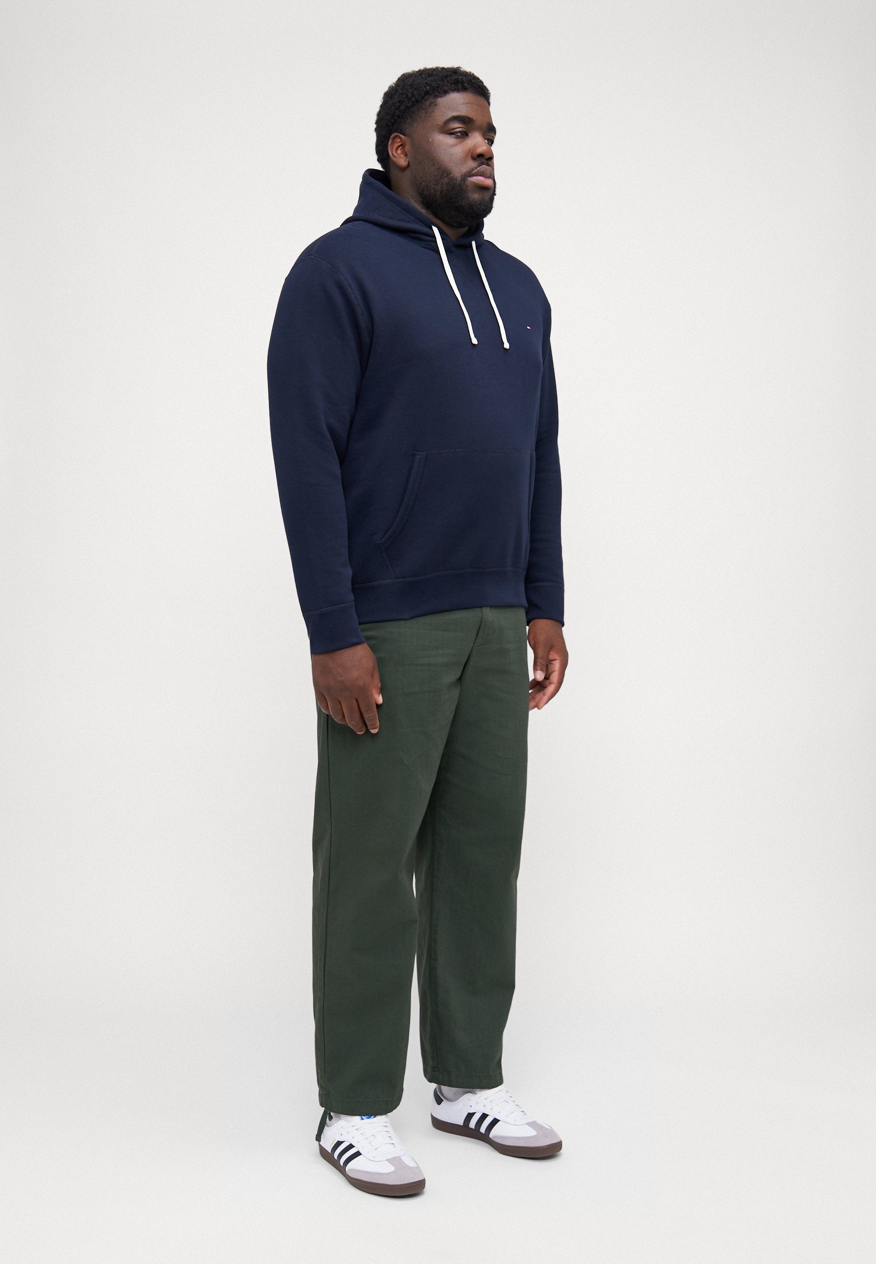 ESSENTIAL HOODY Media 5