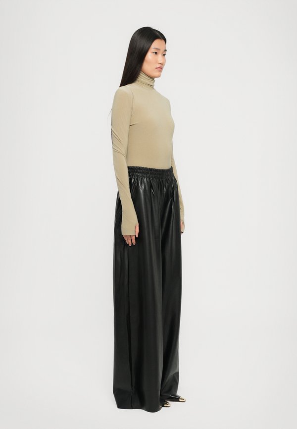 Norma Kamali LONG SLEEVE TURTLE