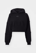 Gekürzter schwarzer Hoodie aus weichem Stoff mit einem gerippten Taillenbund, übergroßen Ärmeln und einem dezenten Logo in der Mitte der Brust.