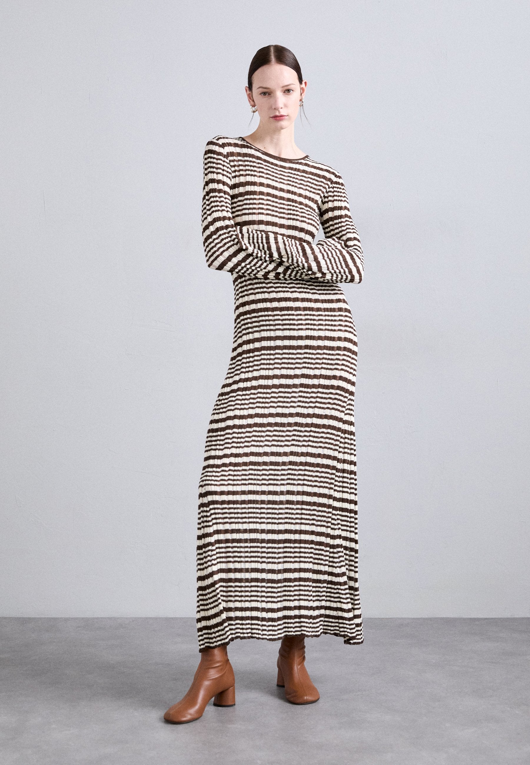 Holzweiler DRESS