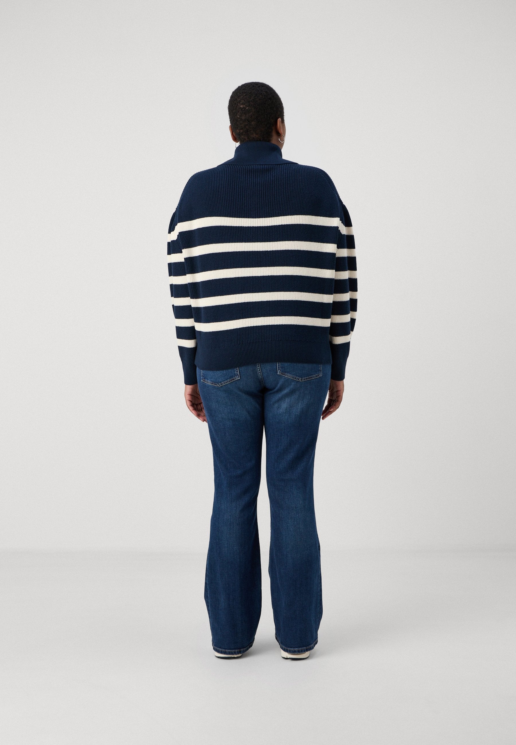 STITCH 1/2 ZIP Media 4